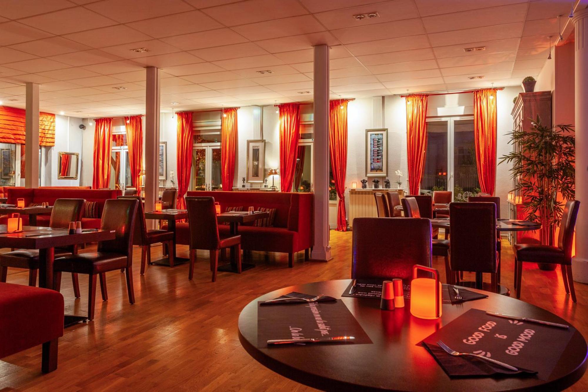 Providence Hotel Виттель Экстерьер фото