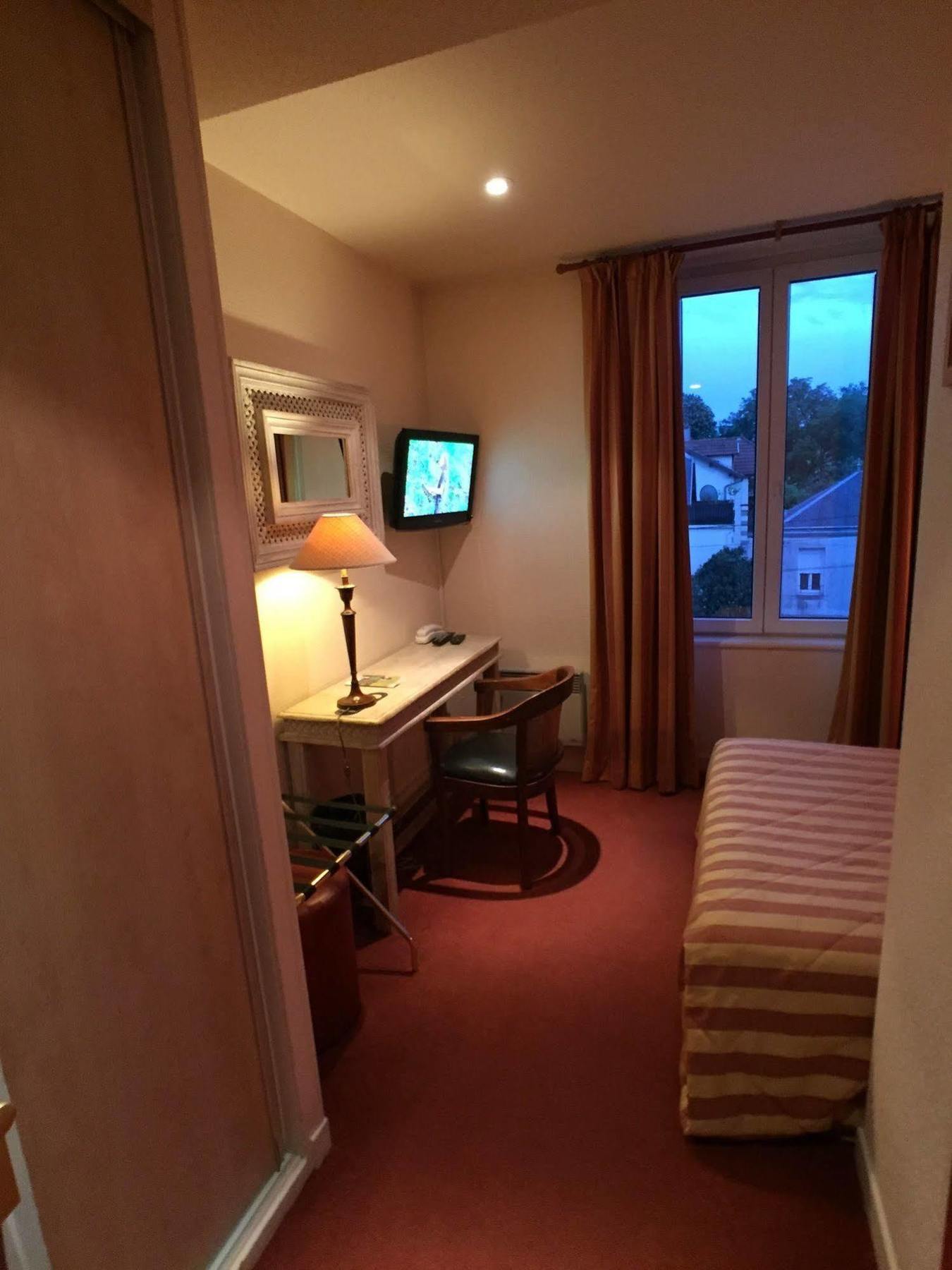 Providence Hotel Виттель Экстерьер фото
