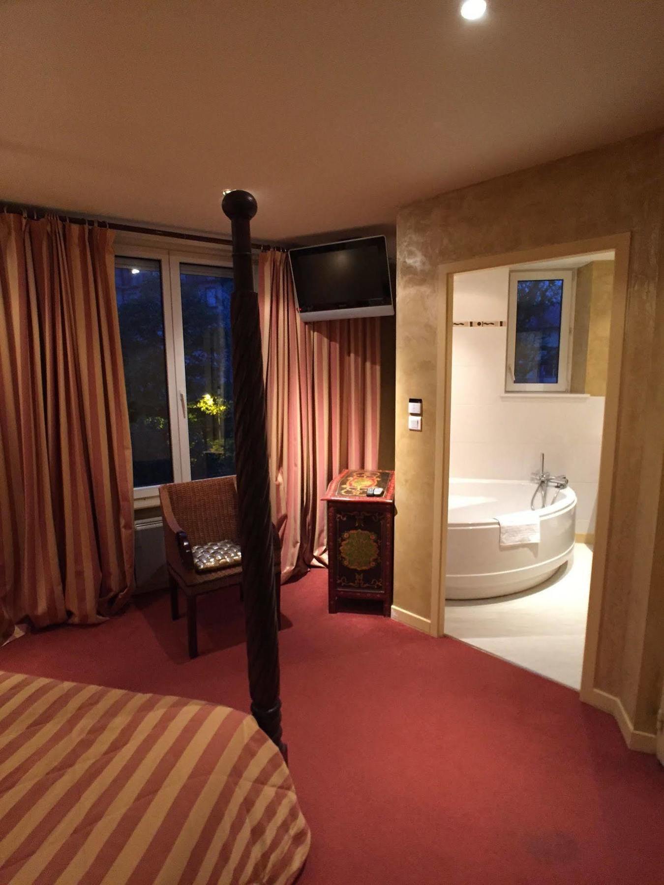 Providence Hotel Виттель Экстерьер фото